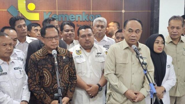 Menteri Dalam Negeri, Muhammad Tito Karnavian saat memberikan pernyataan di Kantor Kementerian Koperasi (Kemenkop), Jakarta, Selasa (11/3/2025). (Foto: Istimewa)